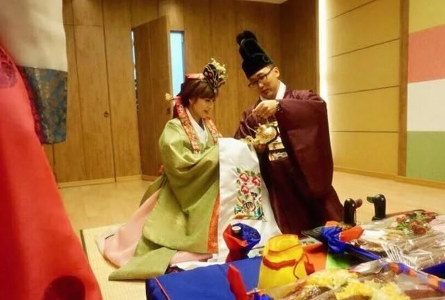 2度豪门梦碎,带一子一女改嫁<a href=