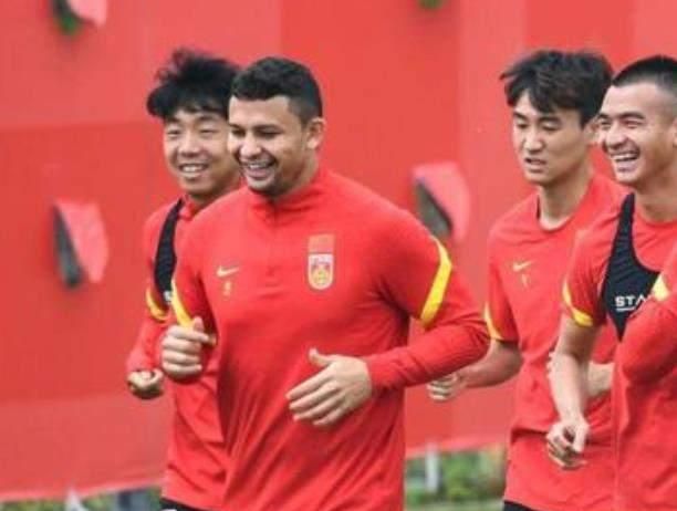 越南足球专家:对战中国队要打防守反击,并警惕三名中国前锋