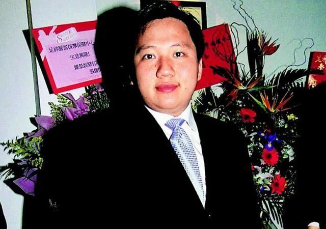 2度豪门梦碎,带一子一女改嫁<a href=