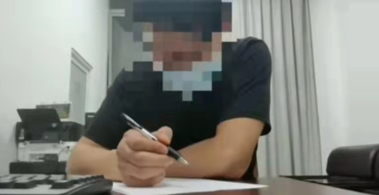 男子在火车上偷亲熟睡女子被拘,只因觉得长得漂亮休闲区蓝鸢梦想 - Www.slyday.coM 男子在火车上偷亲熟睡女子被拘,只因觉得长得漂亮休闲区蓝鸢梦想 - Www.slyday.coM