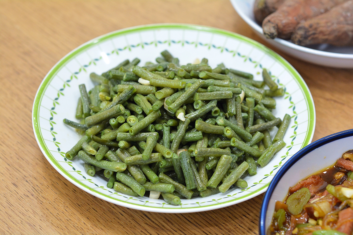 [转载]北京娘儿仨国庆节晚餐，1汤1荤1素全吃光了，伙食不赖饭量不孬