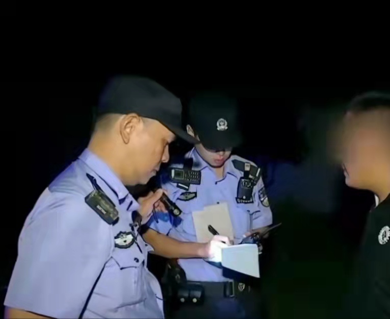 男子在火车上偷亲熟睡女子被拘,只因觉得长得漂亮休闲区蓝鸢梦想 - Www.slyday.coM 男子在火车上偷亲熟睡女子被拘,只因觉得长得漂亮休闲区蓝鸢梦想 - Www.slyday.coM