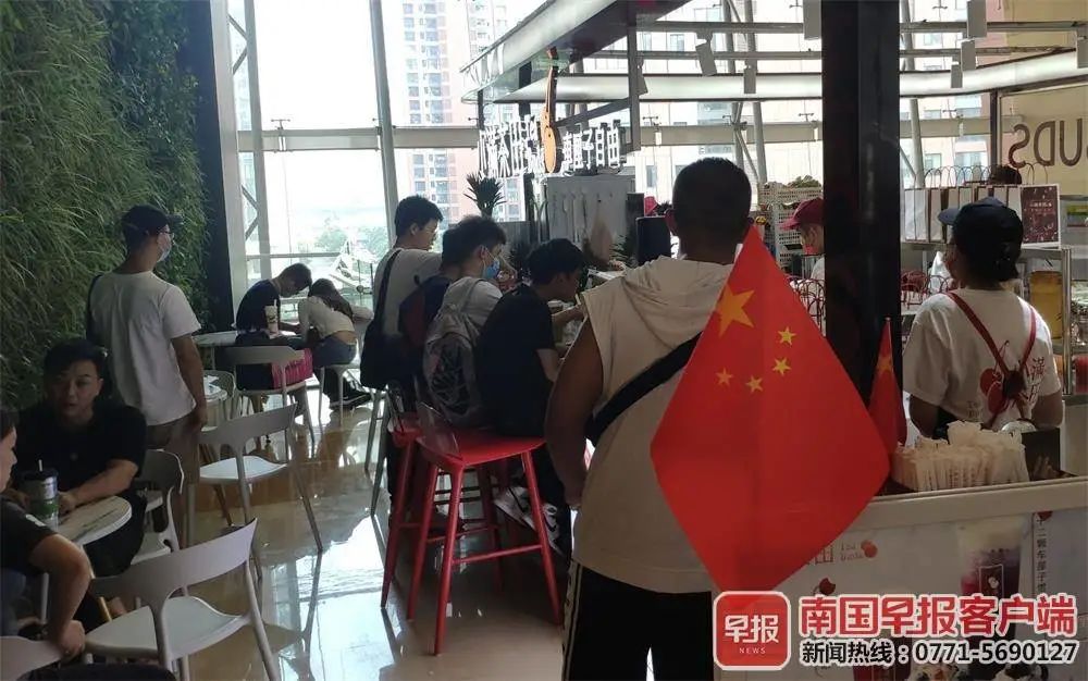 逛公园看车展……你的“国庆假期”也是这么过的吗?休闲区蓝鸢梦想 - Www.slyday.coM 逛公园看车展……你的“国庆假期”也是这么过的吗?休闲区蓝鸢梦想 - Www.slyday.coM