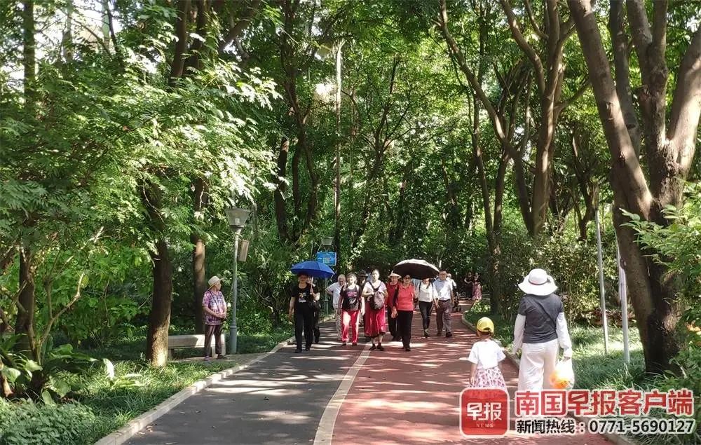 逛公园看车展……你的“国庆假期”也是这么过的吗?休闲区蓝鸢梦想 - Www.slyday.coM 逛公园看车展……你的“国庆假期”也是这么过的吗?休闲区蓝鸢梦想 - Www.slyday.coM