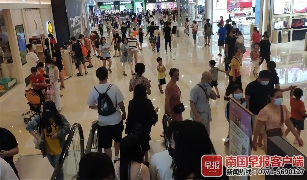 逛公园看车展……你的“国庆假期”也是这么过的吗?休闲区蓝鸢梦想 - Www.slyday.coM 逛公园看车展……你的“国庆假期”也是这么过的吗?休闲区蓝鸢梦想 - Www.slyday.coM