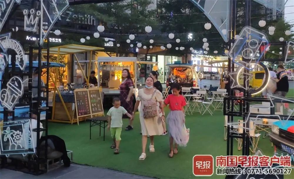 逛公园看车展……你的“国庆假期”也是这么过的吗?休闲区蓝鸢梦想 - Www.slyday.coM 逛公园看车展……你的“国庆假期”也是这么过的吗?休闲区蓝鸢梦想 - Www.slyday.coM