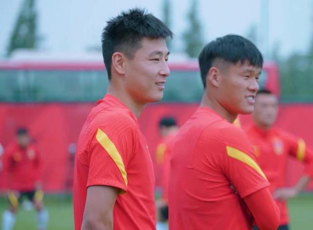 73场23球！国足一哥归队，越南媒体赞武磊：中国14亿人民中的巨星