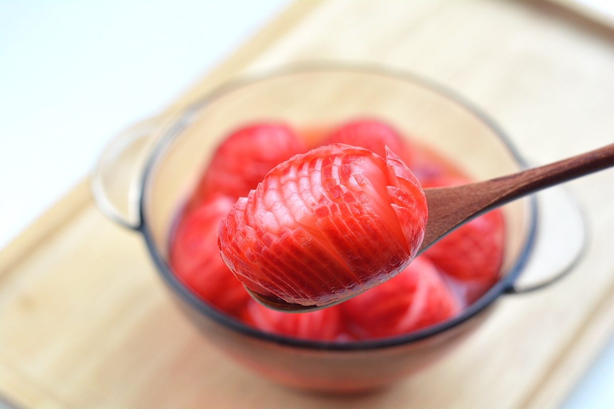 樱桃水萝卜简单一腌，脆爽开胃又多汁，一口一个酸甜微辣真解气