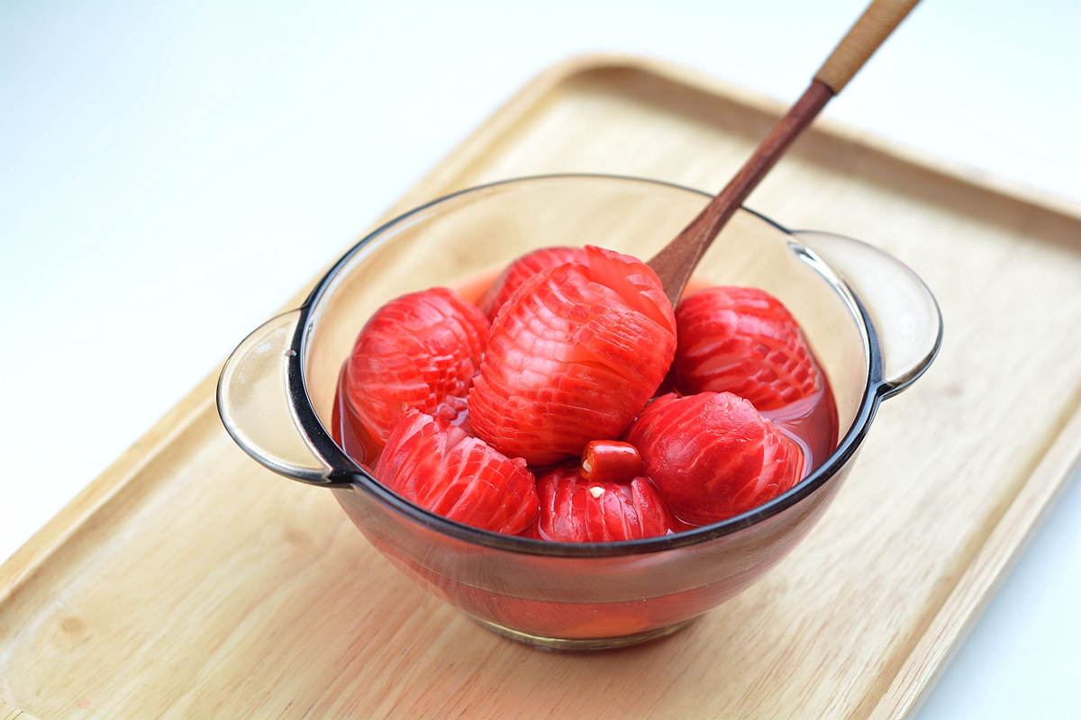 樱桃水萝卜简单一腌，脆爽开胃又多汁，一口一个酸甜微辣真解气