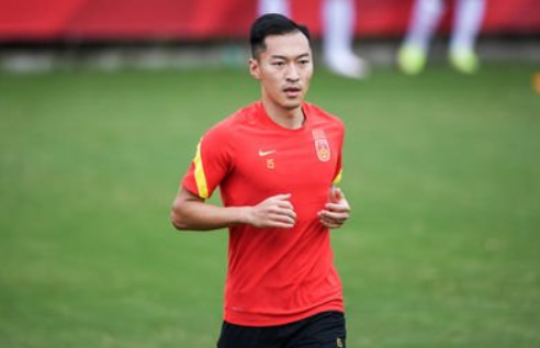 国足战越南首发浮现：蒿俊闵重挑大梁，武磊领衔，两归化王牌冲锋