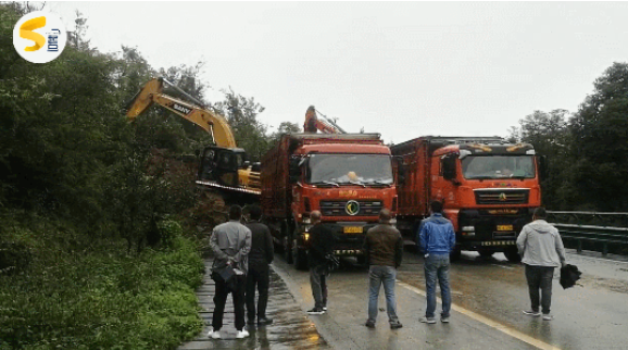 这里山体滑坡正在紧张抢通!陕西多地遭暴雨袭击,气温创今秋新低休闲区蓝鸢梦想 - Www.slyday.coM 这里山体滑坡正在紧张抢通!陕西多地遭暴雨袭击,气温创今秋新低休闲区蓝鸢梦想 - Www.slyday.coM