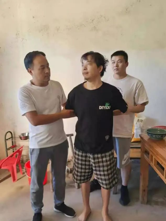 公安部A级通缉逃犯被抓:多次盗掘春秋战国古墓休闲区蓝鸢梦想 - Www.slyday.coM 公安部A级通缉逃犯被抓:多次盗掘春秋战国古墓休闲区蓝鸢梦想 - Www.slyday.coM