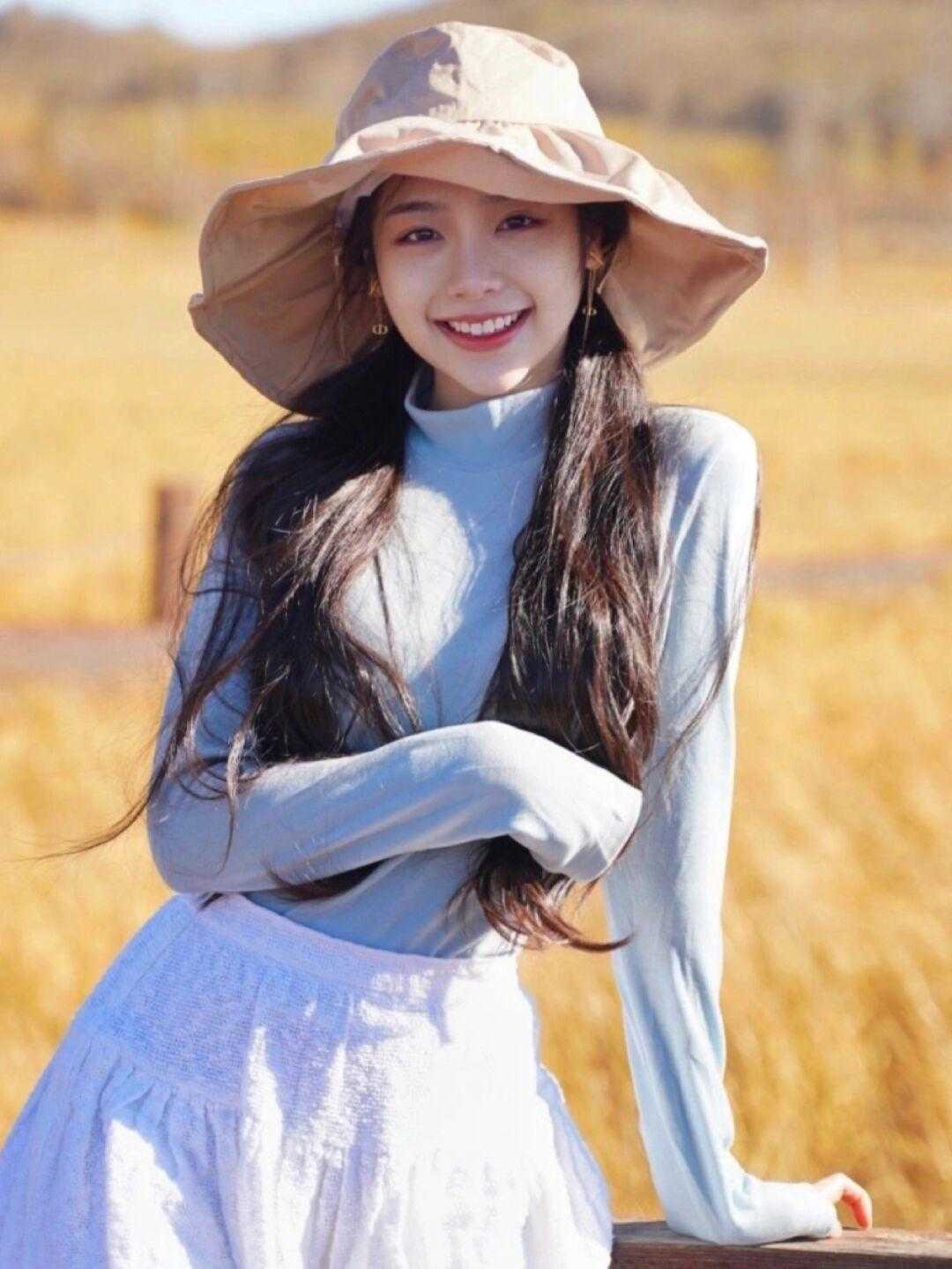 秋季,身穿针织衫搭配牛仔裤简约大气,秒变成初恋模样 秋季,身穿针织衫搭配牛仔裤简约大气,秒变成初恋模样