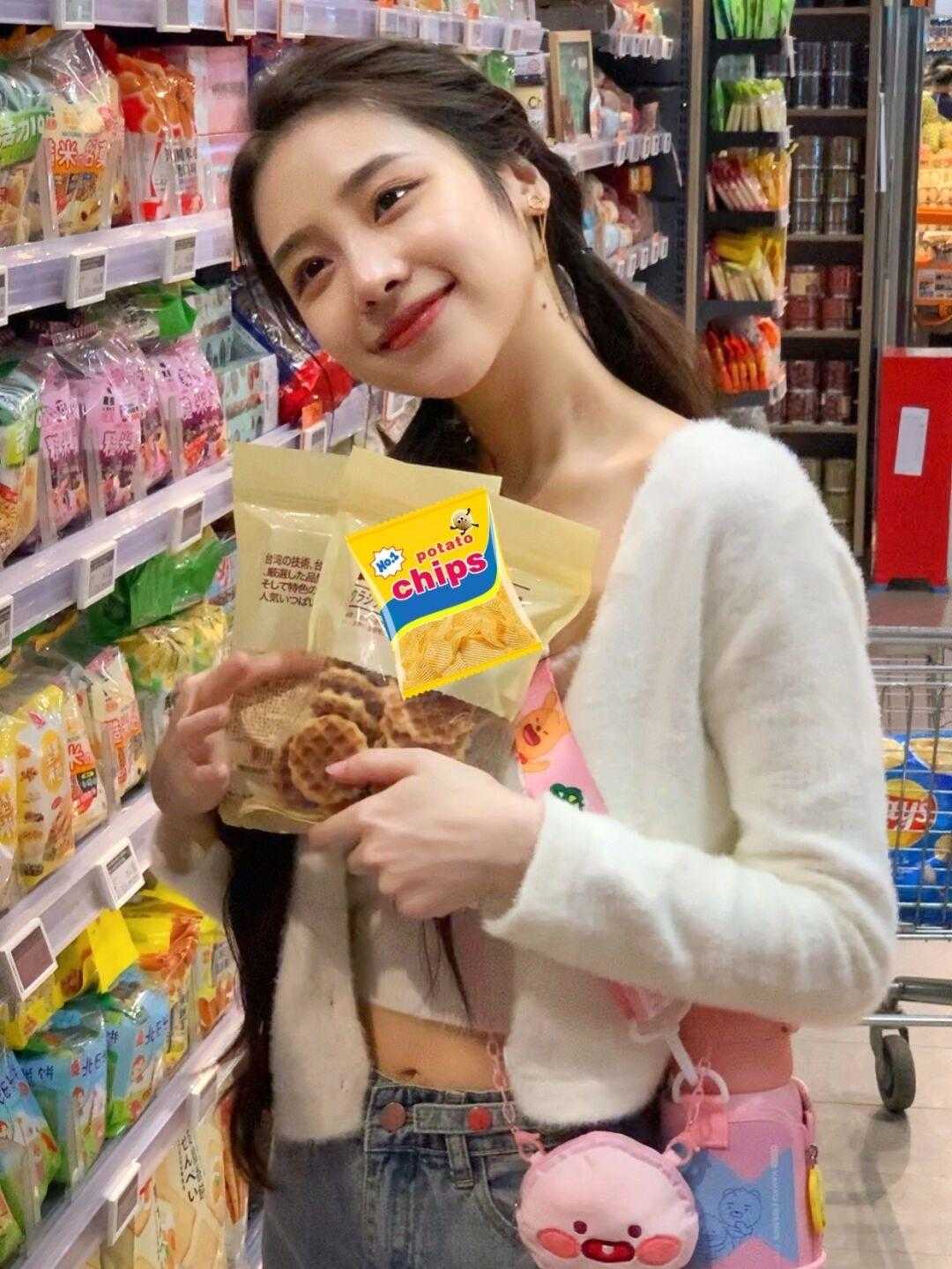 秋季,身穿针织衫搭配牛仔裤简约大气,秒变成初恋模样 秋季,身穿针织衫搭配牛仔裤简约大气,秒变成初恋模样