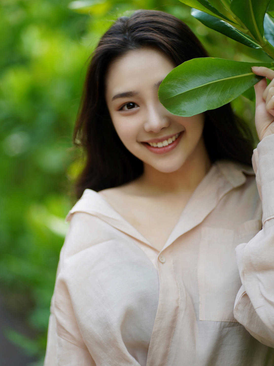 秋季,身穿针织衫搭配牛仔裤简约大气,秒变成初恋模样 秋季,身穿针织衫搭配牛仔裤简约大气,秒变成初恋模样