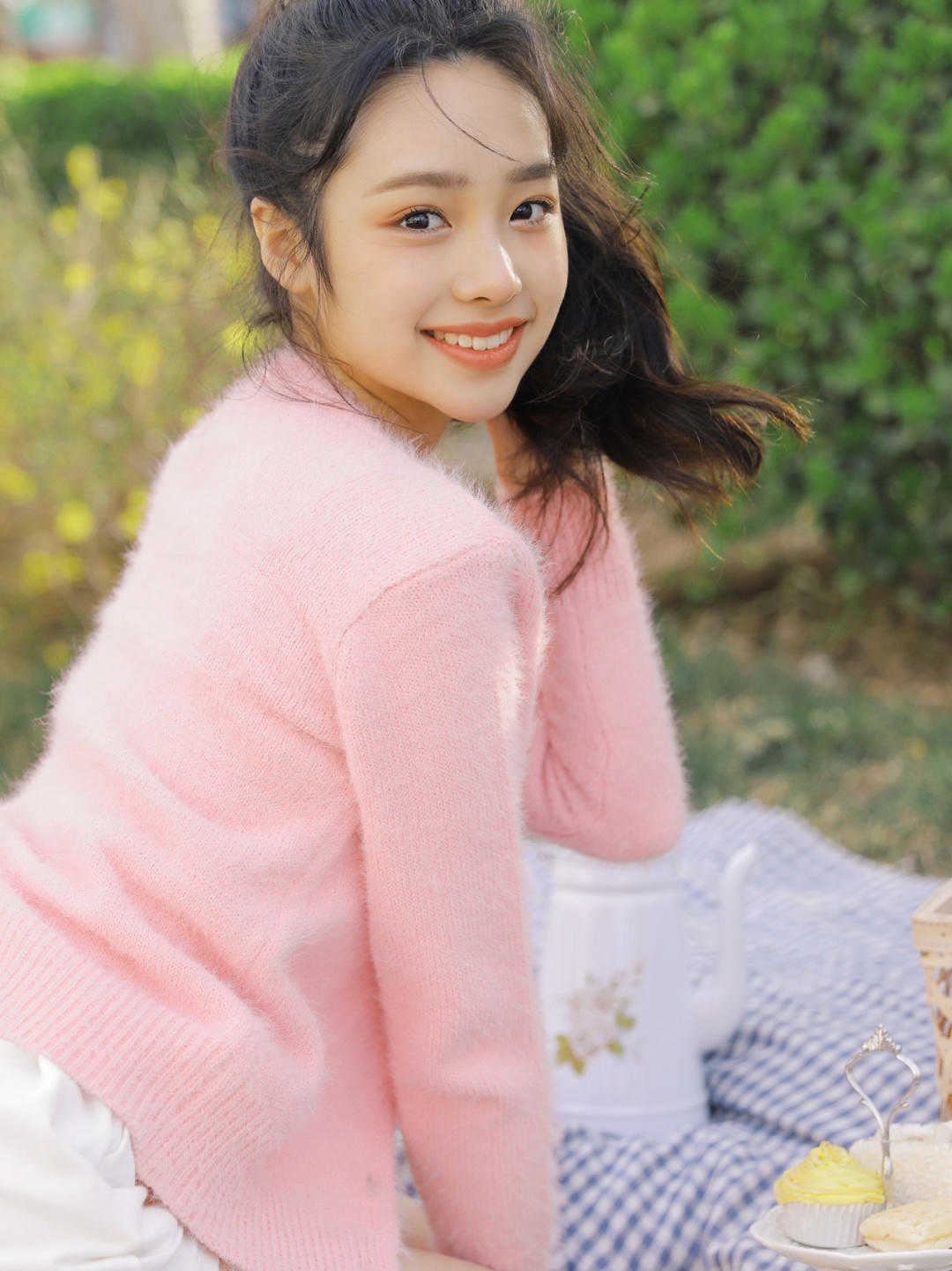 秋季,身穿针织衫搭配牛仔裤简约大气,秒变成初恋模样 秋季,身穿针织衫搭配牛仔裤简约大气,秒变成初恋模样