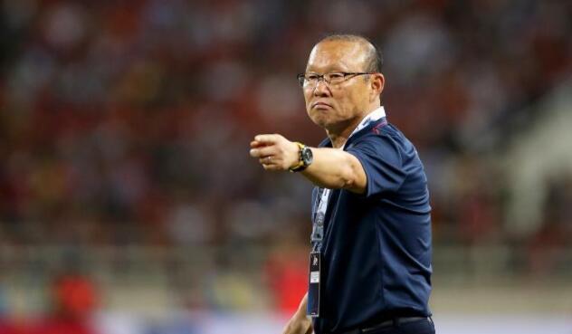 扎心了！越南主帅嘲讽国足体能只有30分钟，网友：求李铁打他脸