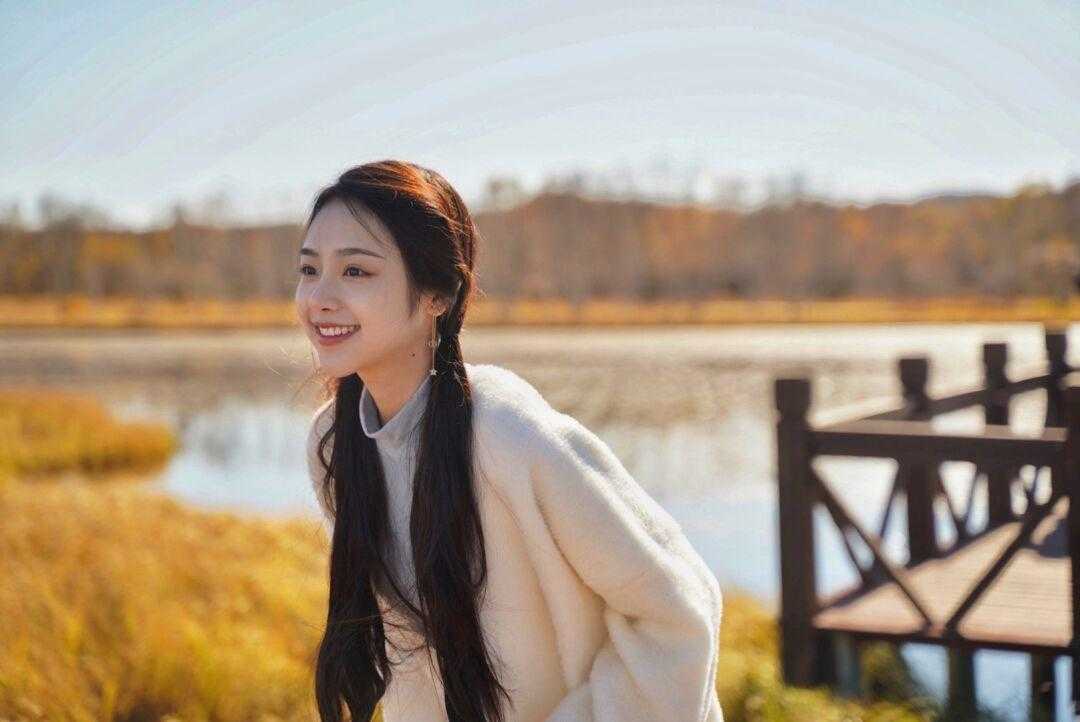 秋季,身穿针织衫搭配牛仔裤简约大气,秒变成初恋模样 秋季,身穿针织衫搭配牛仔裤简约大气,秒变成初恋模样