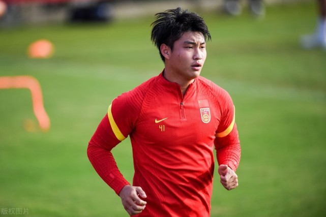 战越南利器不是张玉宁!鲁能1米92锋霸完成“蜕变”,他更有优势