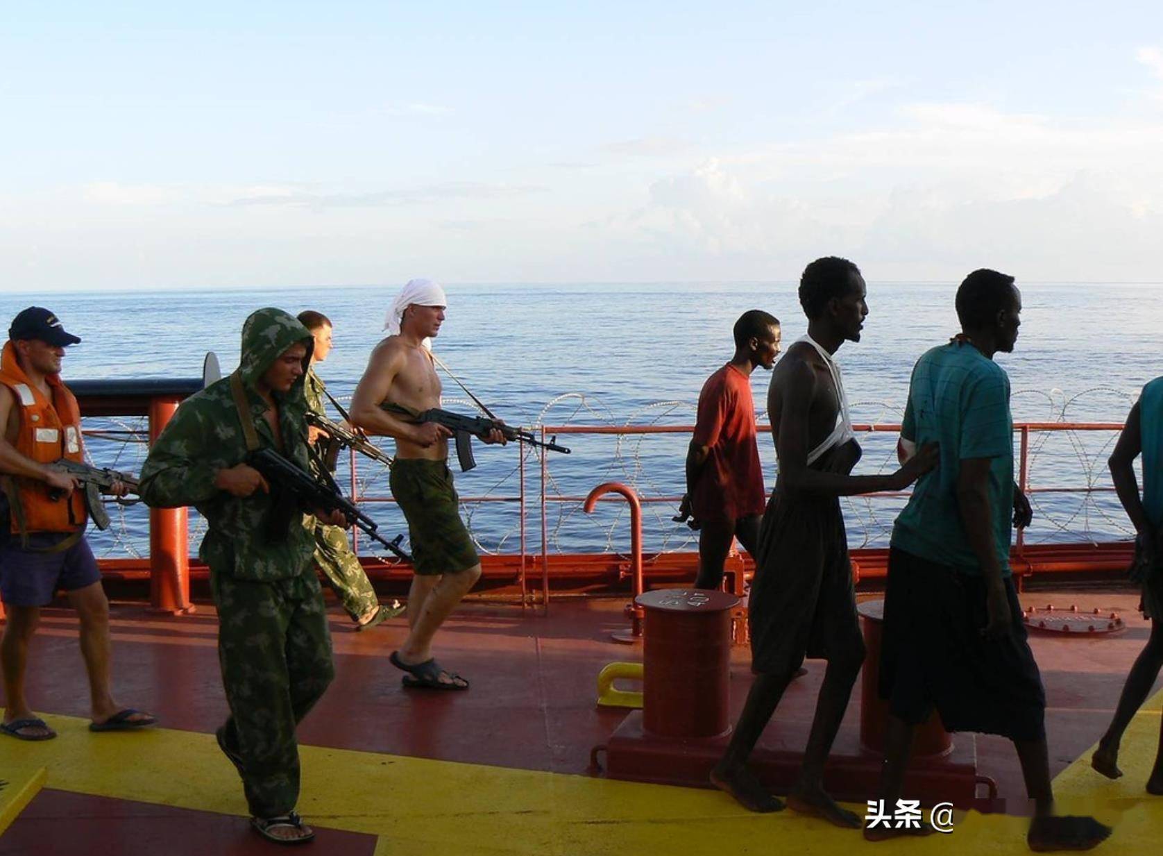 2010年，11名海盗打劫<a href=