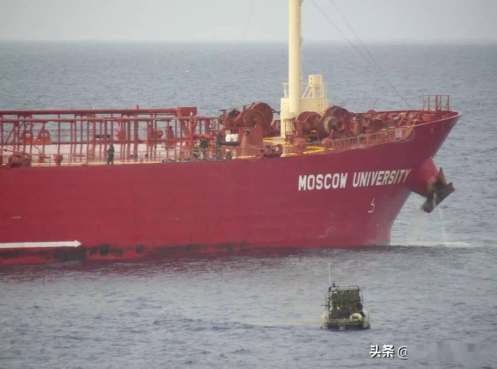 2010年，11名海盗打劫<a href=