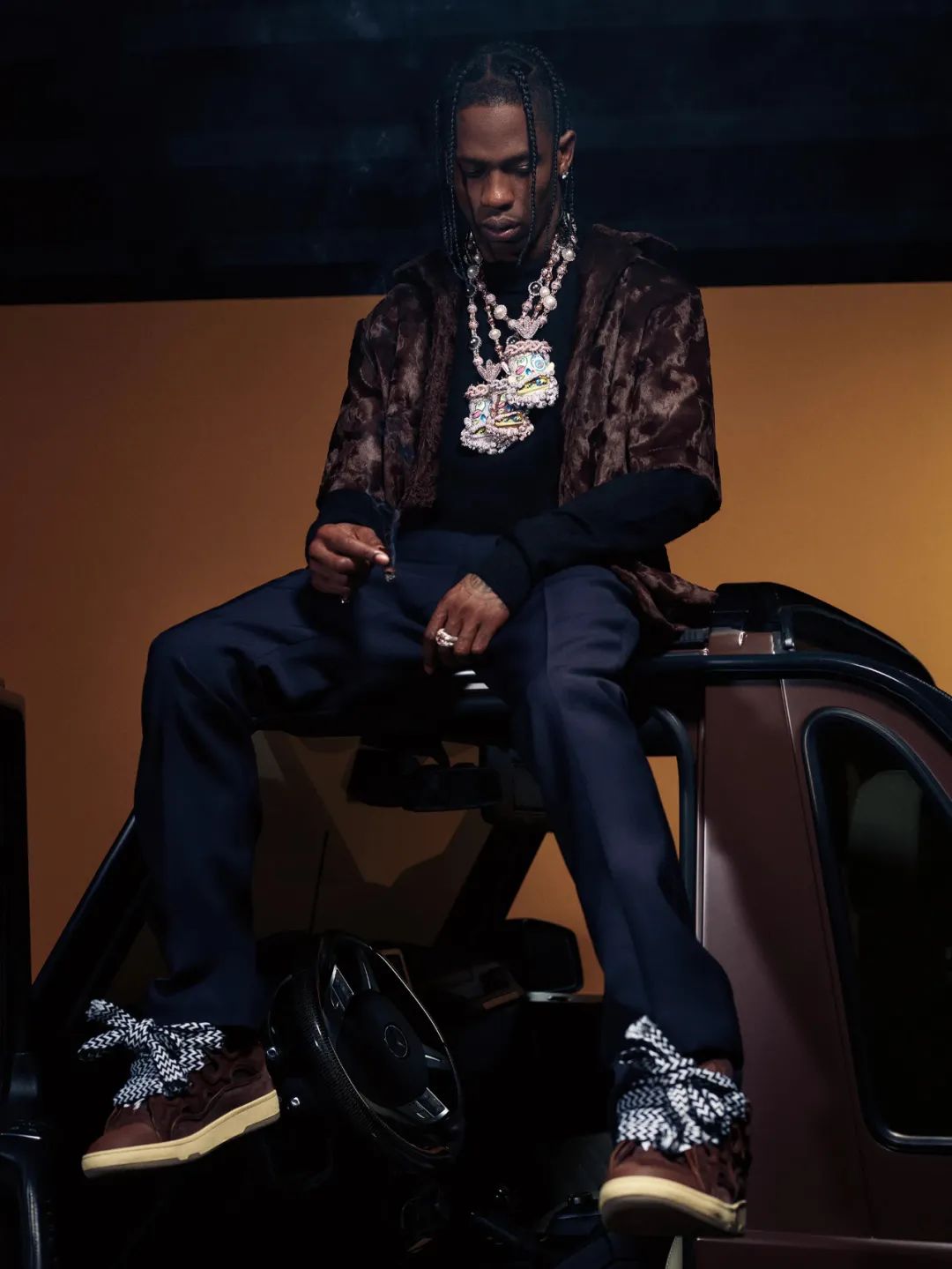 蟑螂侠必上脚!Lanvin浪凡 x 蝙蝠侠联名"面包鞋"曝光,确认发售!休闲区蓝鸢梦想 - Www.slyday.coM 蟑螂侠必上脚!Lanvin浪凡 x 蝙蝠侠联名"面包鞋"曝光,确认发售!休闲区蓝鸢梦想 - Www.slyday.coM