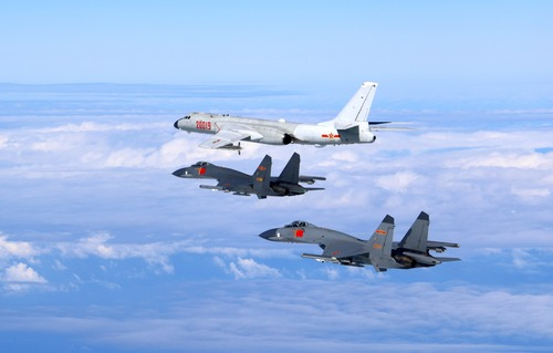 ▲资料图片：中国空军多型战机远海训练。新华社发（杨勇 摄）