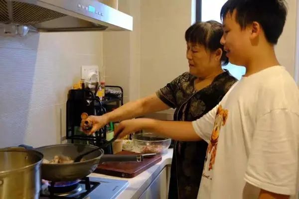 惊呆了!爸妈把我的国庆假期作业吃了,并给出一致好评休闲区蓝鸢梦想 - Www.slyday.coM 惊呆了!爸妈把我的国庆假期作业吃了,并给出一致好评休闲区蓝鸢梦想 - Www.slyday.coM