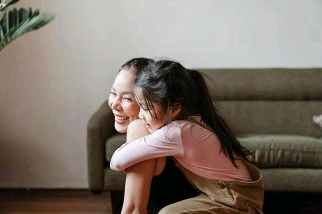 家庭月收入达到多少,妈妈才敢在家全职带娃?不同的家庭不同标准休闲区蓝鸢梦想 - Www.slyday.coM 家庭月收入达到多少,妈妈才敢在家全职带娃?不同的家庭不同标准休闲区蓝鸢梦想 - Www.slyday.coM