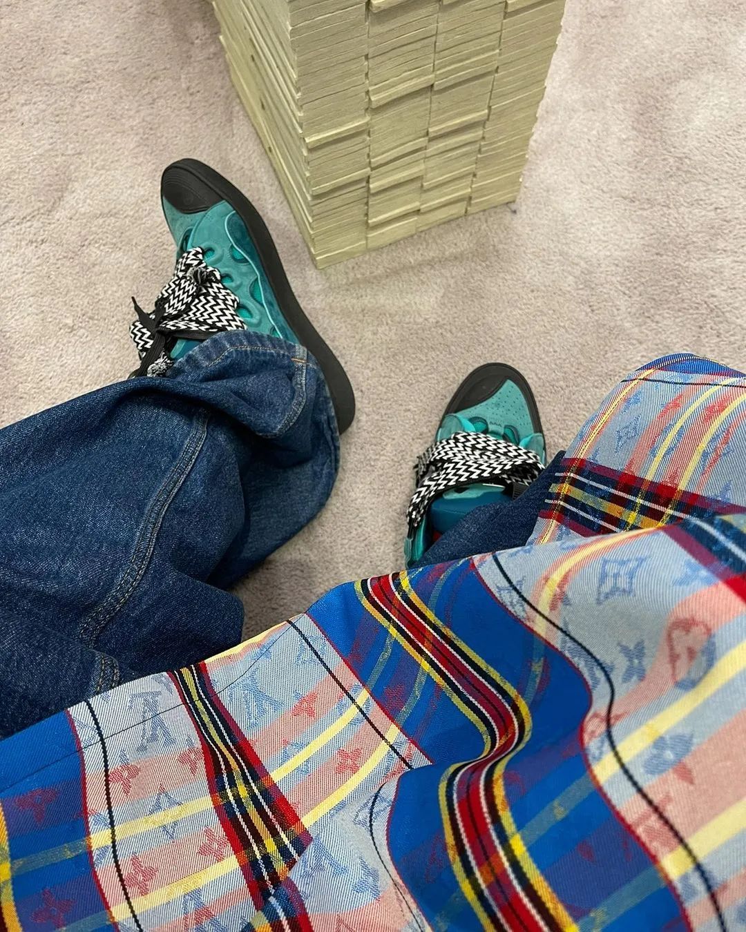 蟑螂侠必上脚!Lanvin浪凡 x 蝙蝠侠联名"面包鞋"曝光,确认发售!休闲区蓝鸢梦想 - Www.slyday.coM 蟑螂侠必上脚!Lanvin浪凡 x 蝙蝠侠联名"面包鞋"曝光,确认发售!休闲区蓝鸢梦想 - Www.slyday.coM