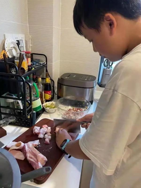 惊呆了!爸妈把我的国庆假期作业吃了,并给出一致好评休闲区蓝鸢梦想 - Www.slyday.coM 惊呆了!爸妈把我的国庆假期作业吃了,并给出一致好评休闲区蓝鸢梦想 - Www.slyday.coM