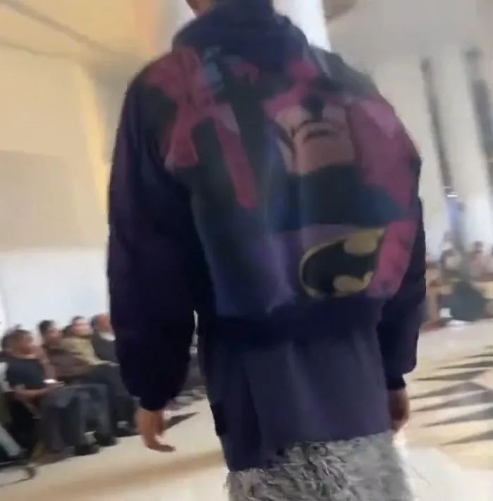 蟑螂侠必上脚!Lanvin浪凡 x 蝙蝠侠联名"面包鞋"曝光,确认发售!休闲区蓝鸢梦想 - Www.slyday.coM 蟑螂侠必上脚!Lanvin浪凡 x 蝙蝠侠联名"面包鞋"曝光,确认发售!休闲区蓝鸢梦想 - Www.slyday.coM