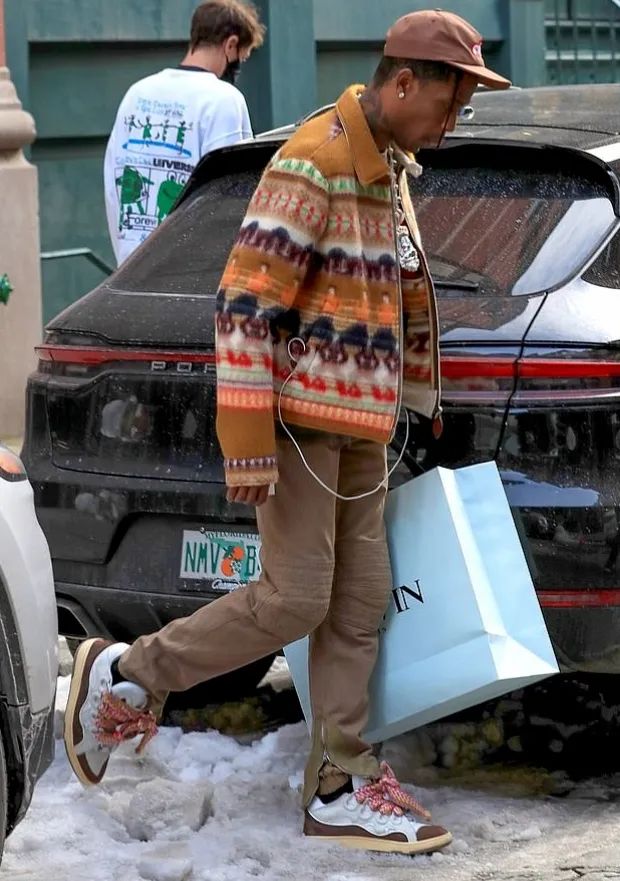 蟑螂侠必上脚!Lanvin浪凡 x 蝙蝠侠联名"面包鞋"曝光,确认发售!休闲区蓝鸢梦想 - Www.slyday.coM 蟑螂侠必上脚!Lanvin浪凡 x 蝙蝠侠联名"面包鞋"曝光,确认发售!休闲区蓝鸢梦想 - Www.slyday.coM