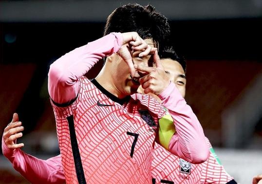 心疼！叙利亚脱衣庆祝遭打脸，5分钟后被绝杀，把<a href=