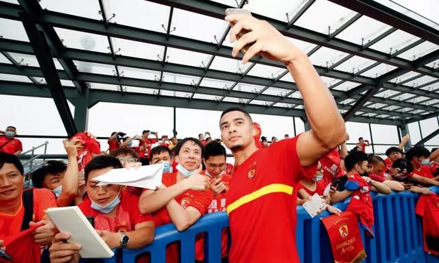 10月8日凌晨国足VS越南,作为国人无条件的支持国足大胜越南