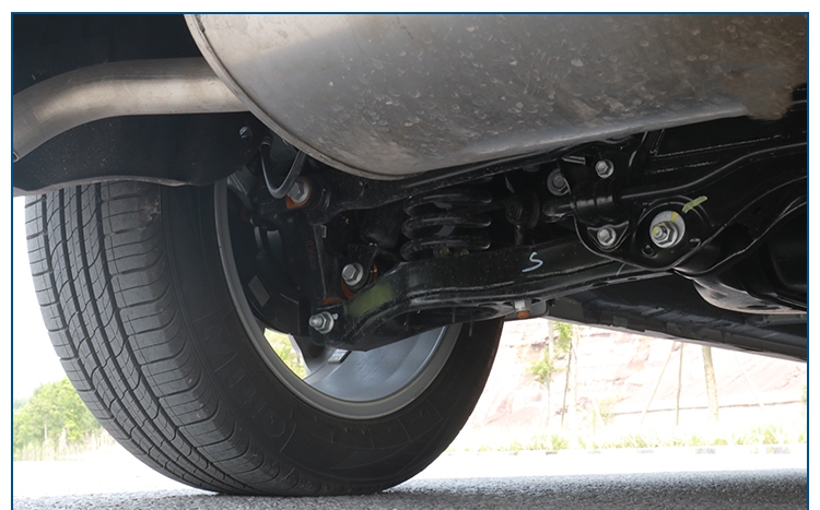 瑞虎7 PLUS对比第二代长安CS55PLUS 底盘对比 谁更好