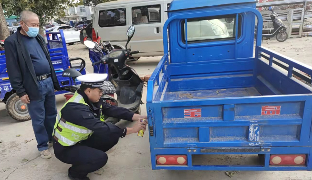 护航国庆 交警同行休闲区蓝鸢梦想 - Www.slyday.coM 护航国庆 交警同行休闲区蓝鸢梦想 - Www.slyday.coM