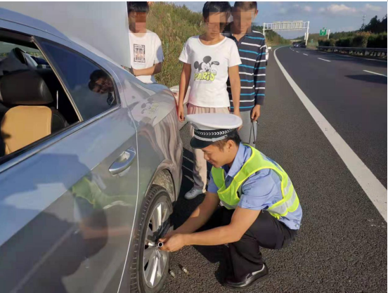 假期倒计时!贵阳高速交警国庆长假这样度过休闲区蓝鸢梦想 - Www.slyday.coM 假期倒计时!贵阳高速交警国庆长假这样度过休闲区蓝鸢梦想 - Www.slyday.coM