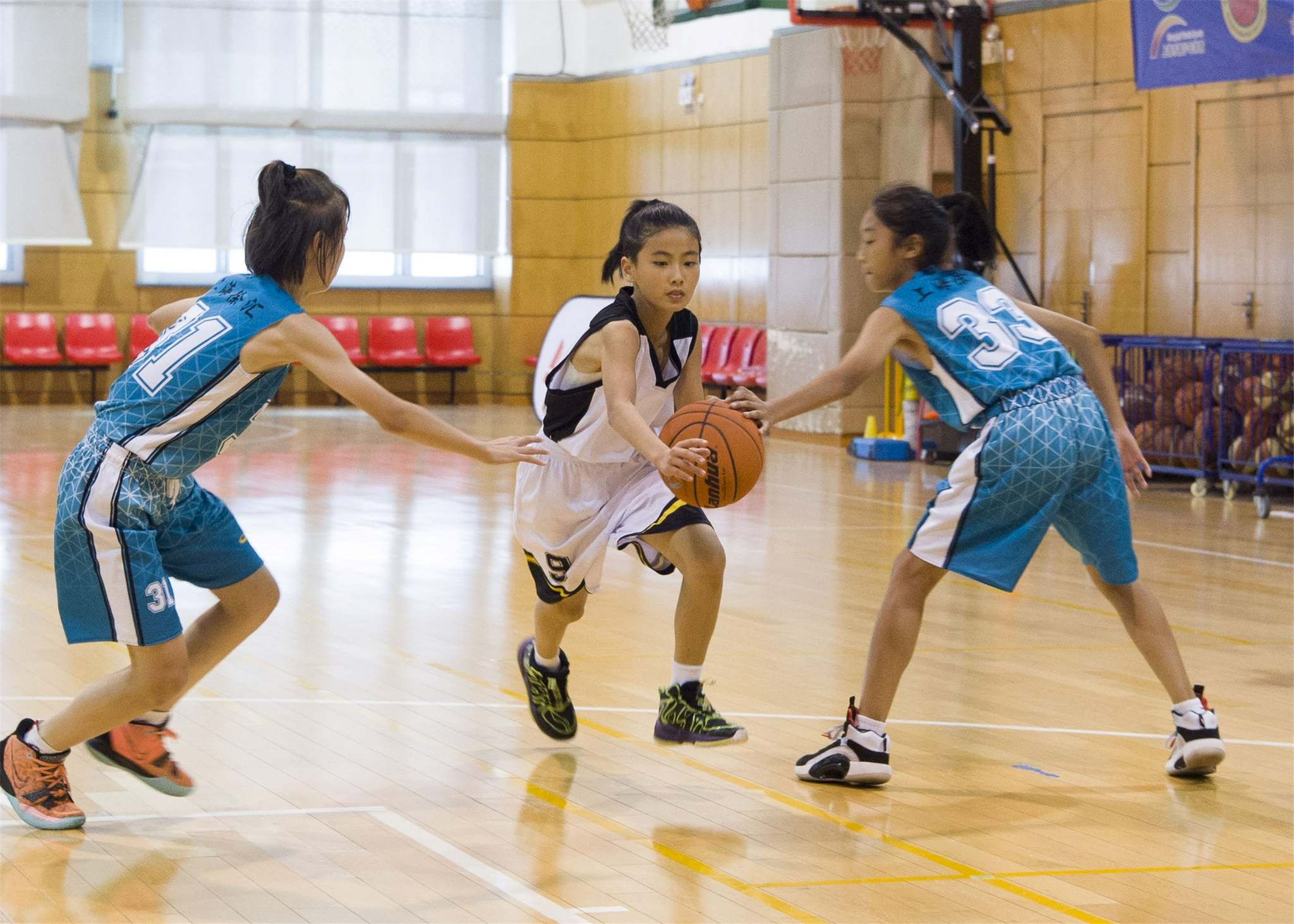 篮球赛场过国庆青少年篮球冠军赛为上海体育选拔人才