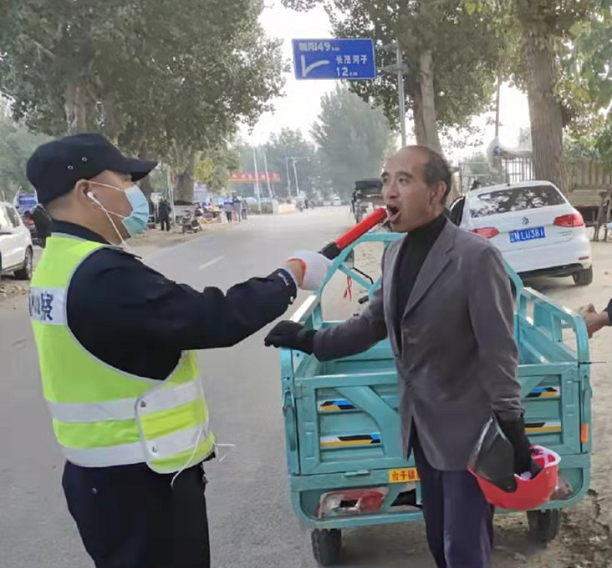 护航国庆 交警同行休闲区蓝鸢梦想 - Www.slyday.coM 护航国庆 交警同行休闲区蓝鸢梦想 - Www.slyday.coM