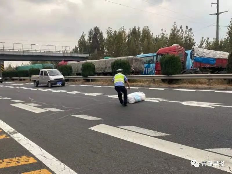 这是李涌生前留下的最后一个夜巡视频…早报记者独家跟访休闲区蓝鸢梦想 - Www.slyday.coM 这是李涌生前留下的最后一个夜巡视频…早报记者独家跟访休闲区蓝鸢梦想 - Www.slyday.coM