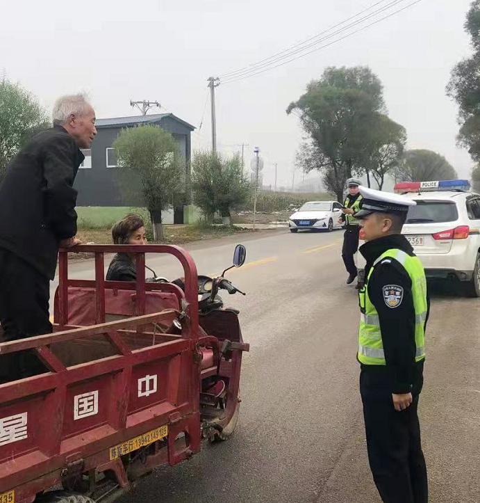 护航国庆 交警同行休闲区蓝鸢梦想 - Www.slyday.coM 护航国庆 交警同行休闲区蓝鸢梦想 - Www.slyday.coM