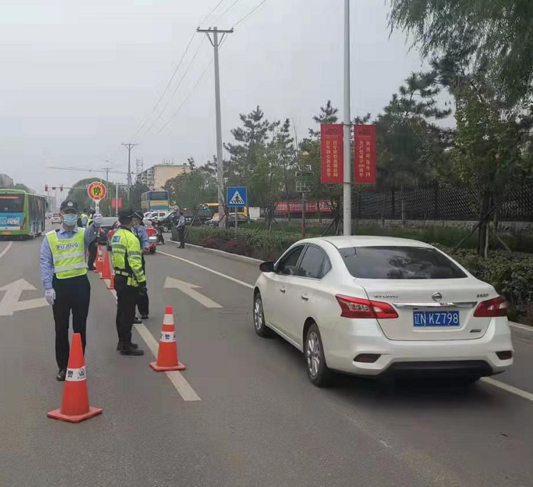 护航国庆 交警同行休闲区蓝鸢梦想 - Www.slyday.coM 护航国庆 交警同行休闲区蓝鸢梦想 - Www.slyday.coM