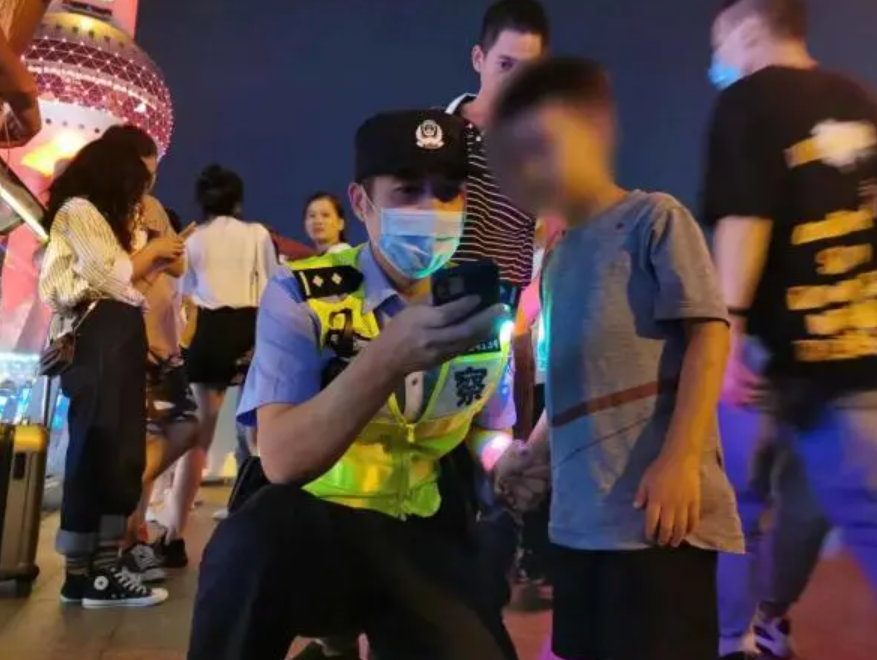 短短4小时,在路上"捡"到多个娃!休闲区蓝鸢梦想 - Www.slyday.coM 短短4小时,在路上"捡"到多个娃!休闲区蓝鸢梦想 - Www.slyday.coM