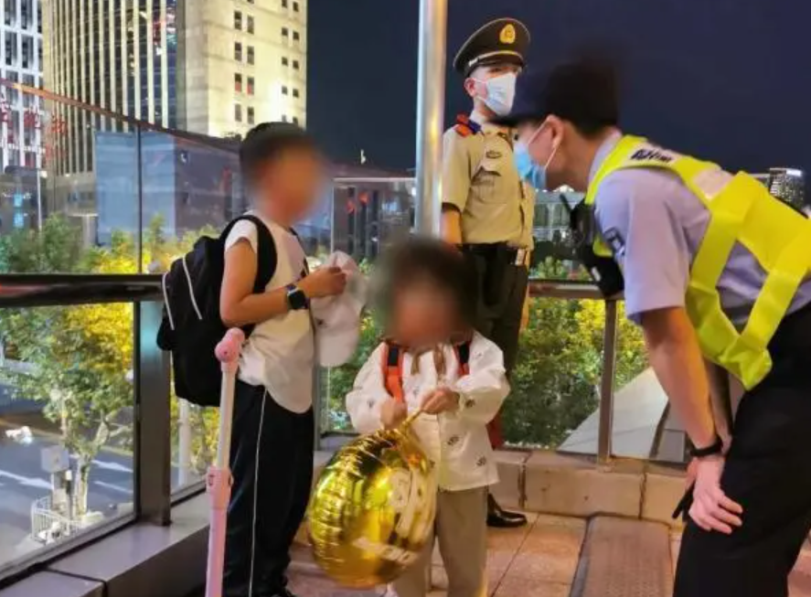 短短4小时,在路上"捡"到多个娃!休闲区蓝鸢梦想 - Www.slyday.coM 短短4小时,在路上"捡"到多个娃!休闲区蓝鸢梦想 - Www.slyday.coM