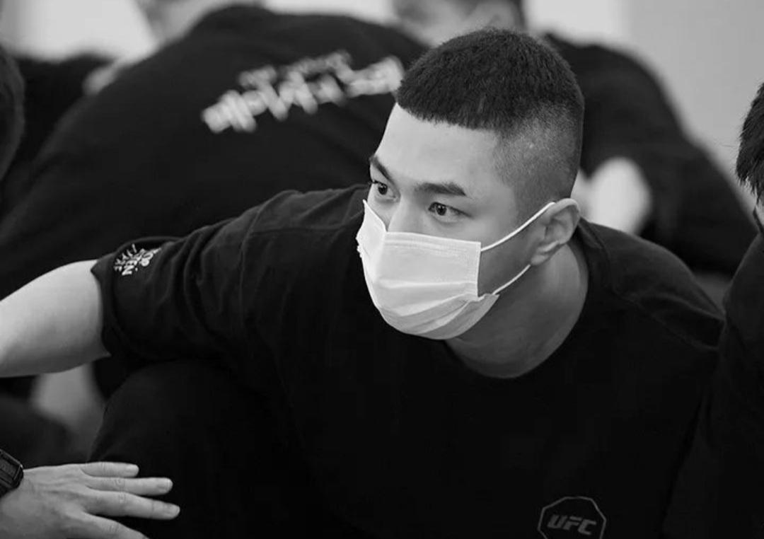 李敏镐朴炯植后，又一南韩爱豆身材发福，网友：<a href=