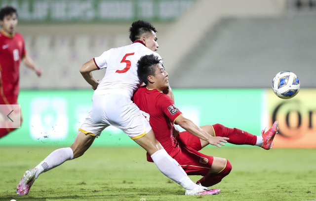 武球王太谦虚！国足绝杀越南一球，图片显示确实是武磊打进的