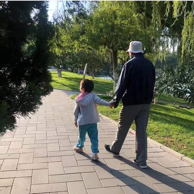 汤唯罕晒5岁女儿近照，携女与父亲同游，生日不见<a href=