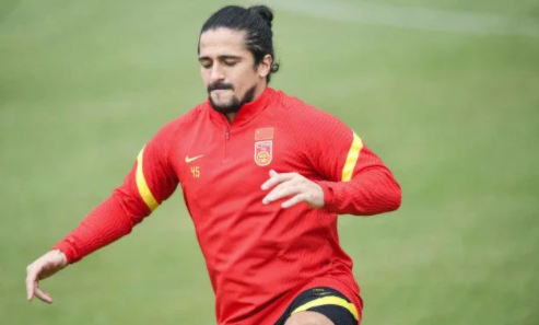 国足VS越南首发出炉，李铁3处用人执迷不悟，真是九头牛拉不回来