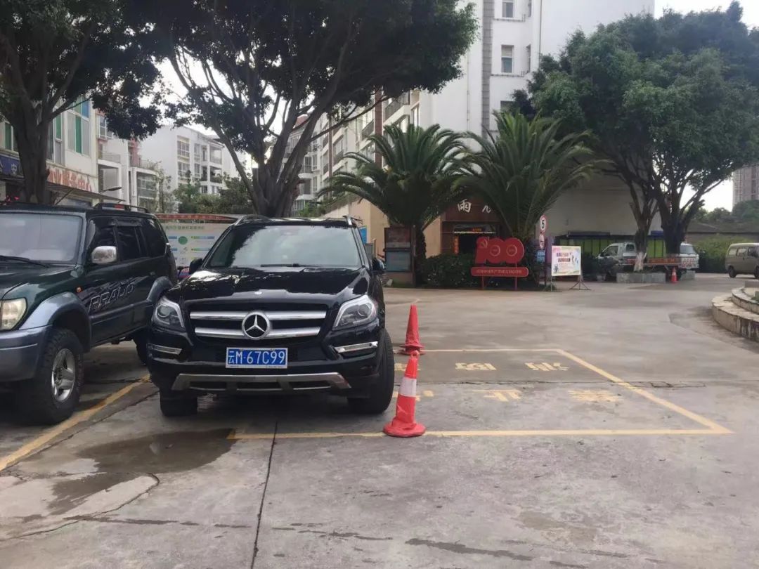 时间:9月9日8:23地点:永昌兰郡小区违法行为:车牌号为云m 67c99机动车